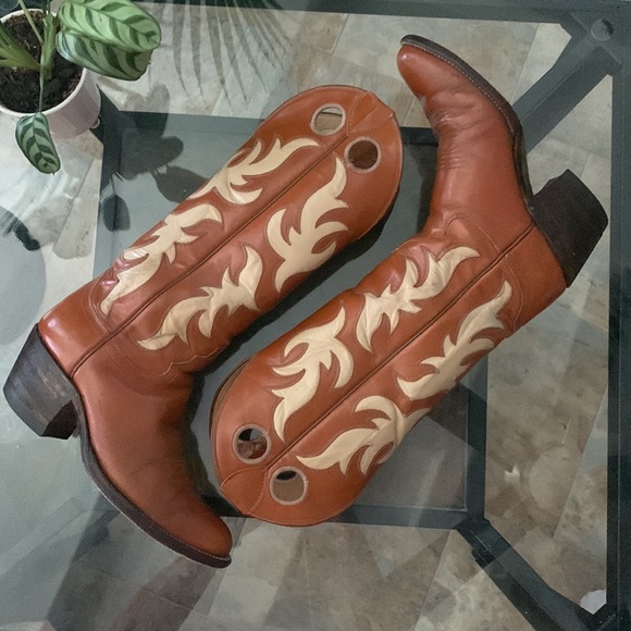 VINTAGE✨ JUSTIN WESTERN COWBOY BOOTS w/ ORNATE SCROLLING TOP DETAIL - Picture 3 of 14